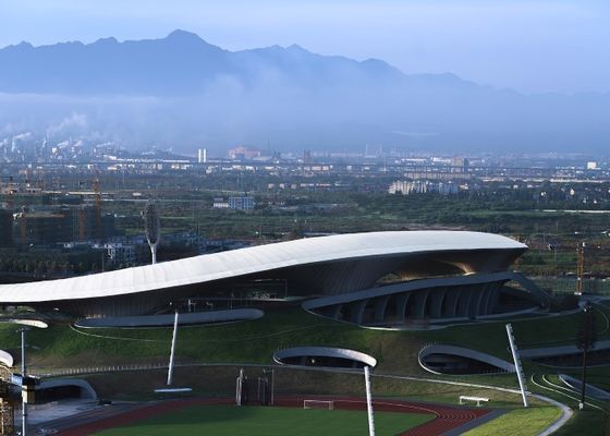 Gymnase préfabriqué adapté aux besoins du client de bâtiments en métal du stade Q355 de structure métallique