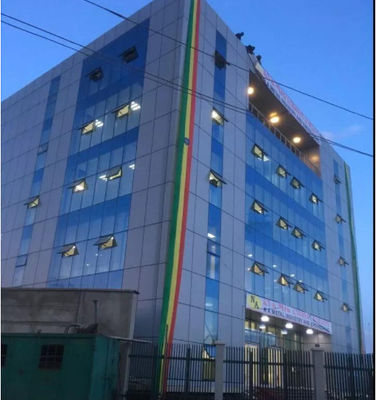 Bâtiment en acier préfabriqué moderne à plusieurs étages sur mesure