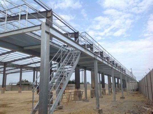 Plate-forme vigoureuse de structure métallique pour l'usage durable