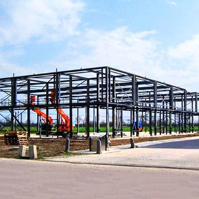 Le stockage léger de bâtiment d'atelier d'entrepôt de structure métallique a adapté aux besoins du client