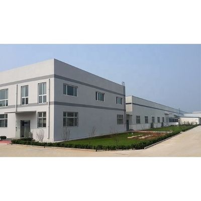 Construction de structures industrielles en acier préfabriqué