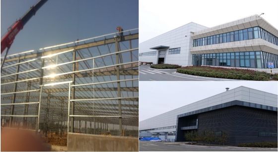 Bâtiment en acier préfabriqué galvanisé pour bureaux avec toit incliné et fondation en béton