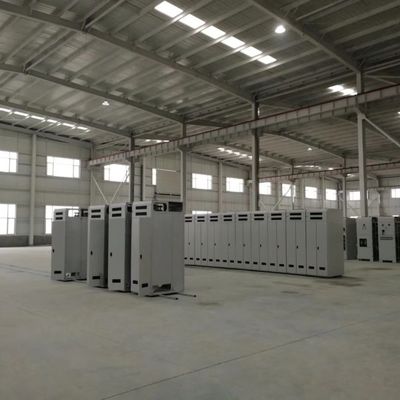 Installation rapide d'un entrepôt de structure en acier à grande portée pour l'industrie