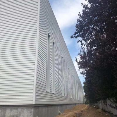Un atelier de construction en acier préfabriqué avec panneau sandwich