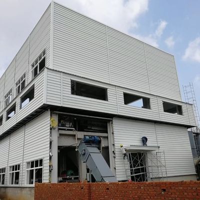 Un atelier de construction en acier préfabriqué avec panneau sandwich