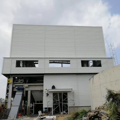 Un atelier de construction en acier préfabriqué avec panneau sandwich