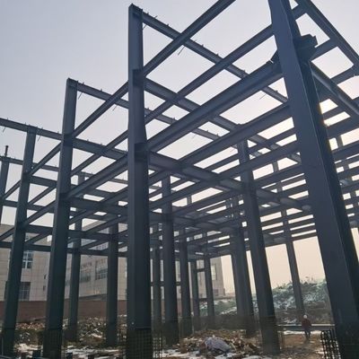 Fabrication préfabriquée de bâtiments industriels en acier léger