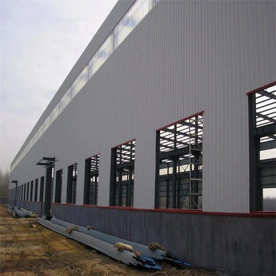 Atelier de construction de structures en acier avec isolation et fenêtre en alliage d'aluminium