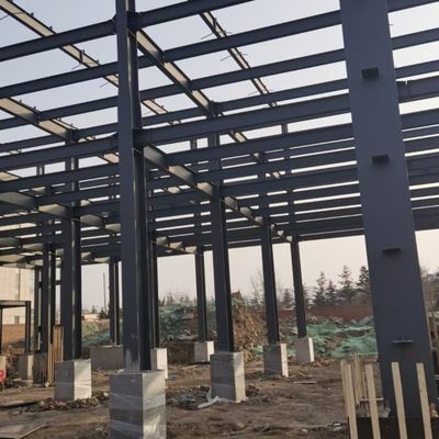 Atelier de construction de structures en acier léger de grande portée avec poutre de grue