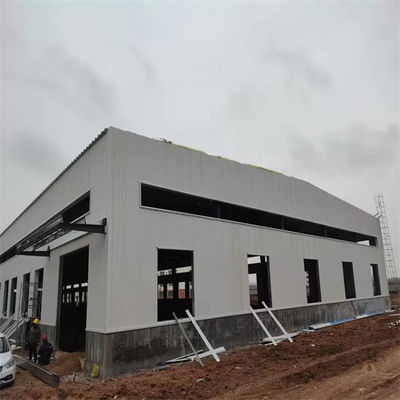 Atelier de construction en acier sur mesure avec traitement de surface galvanisé et matériaux