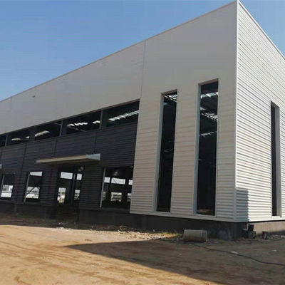 Atelier de construction en acier sur mesure avec traitement de surface galvanisé et matériaux