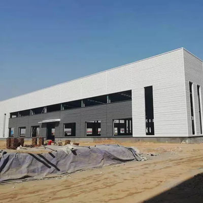 Atelier de construction en acier sur mesure avec traitement de surface galvanisé et matériaux