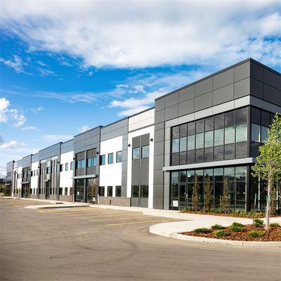 Bâtiment commercial en acier préfabriqué sur mesure avec plancher et fondation en béton